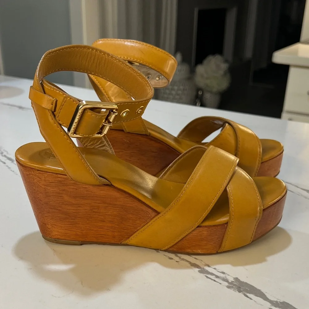 Tory Burch Tan Almita Wood Platform Leather Wedges size 7.5M